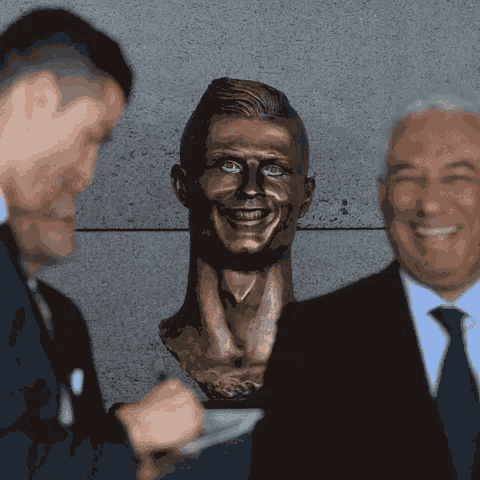 Statue Ronaldo sad